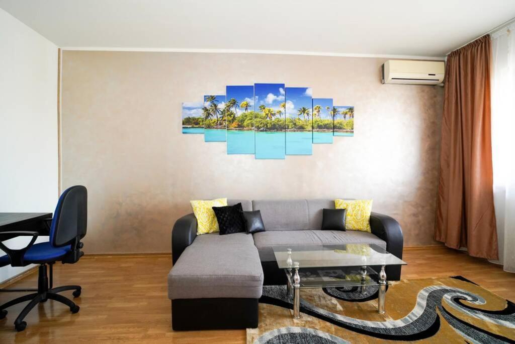 Sky Modern 1 Bedroom Apt W Free Parking Bukares Bagian luar foto