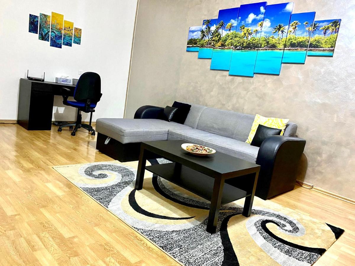 Sky Modern 1 Bedroom Apt W Free Parking Bukares Bagian luar foto