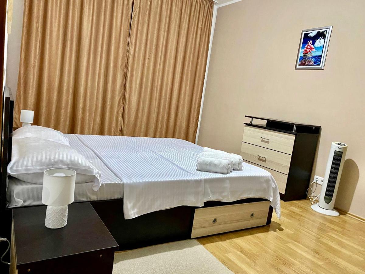 Sky Modern 1 Bedroom Apt W Free Parking Bukares Bagian luar foto