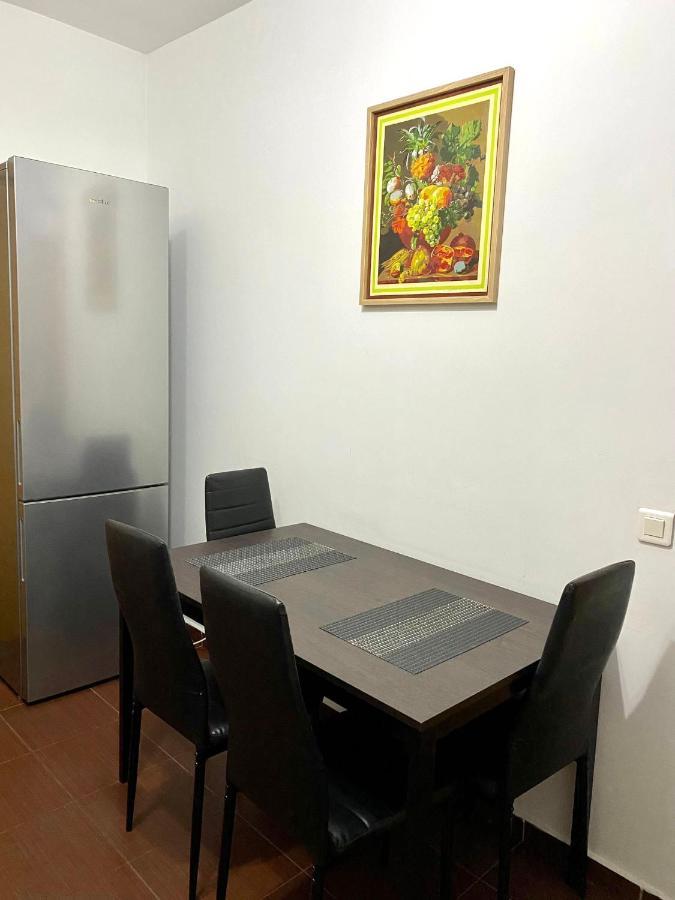Sky Modern 1 Bedroom Apt W Free Parking Bukares Bagian luar foto
